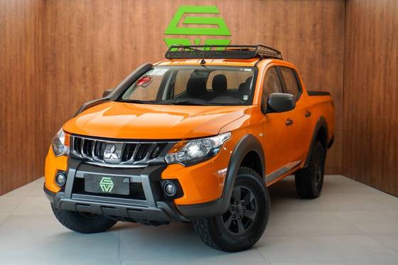 MITSUBISHI L200 TRITON 2.4 16V TURBO DIESEL SAVANA GLS CD 4X4 AUTOMÁTICO MITSUBISHI L200 TRITON 2.4 16V TURBO DIESEL SAVANA GLS CD 4X4 AUTOMÁTICO